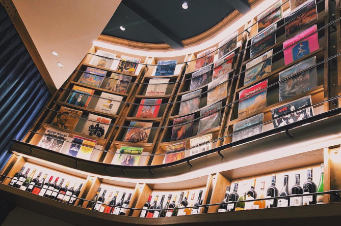 駅から2分、便利で大人っぽいWIRED TOKYO 1999