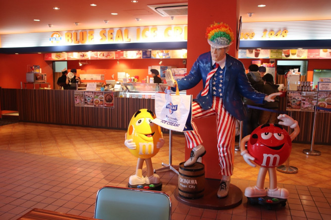 ブルーシール店内