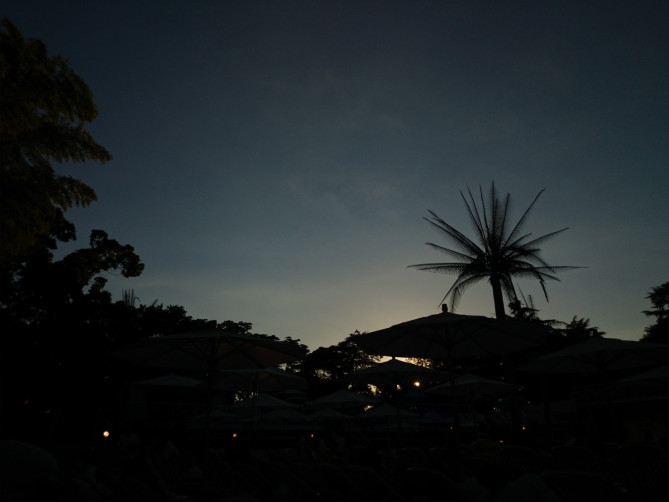 ナイトプールのイベント