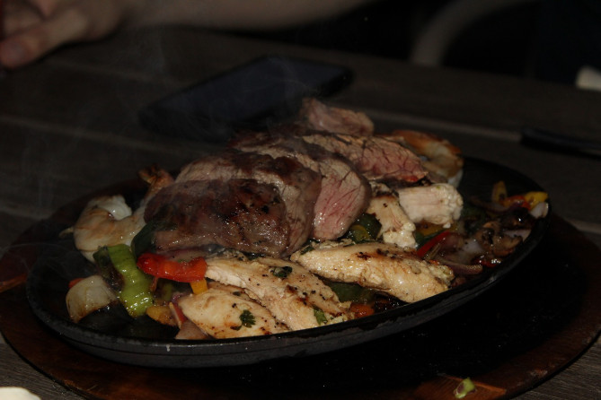 ファヒータス／ブホ・コシーナ・イ・カンティーナ