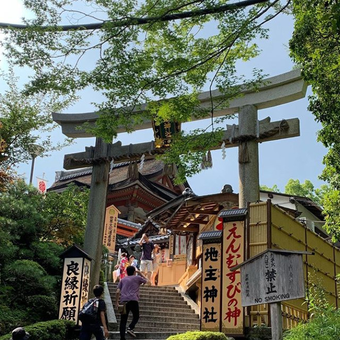 地主神社