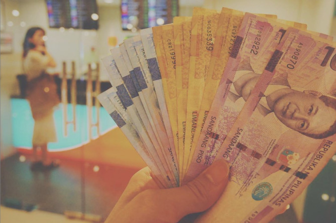 フィリピンペソの両替はどこで?