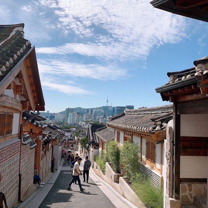 ソウルタワー×伝統家屋の新旧文化が融合した美しい風景