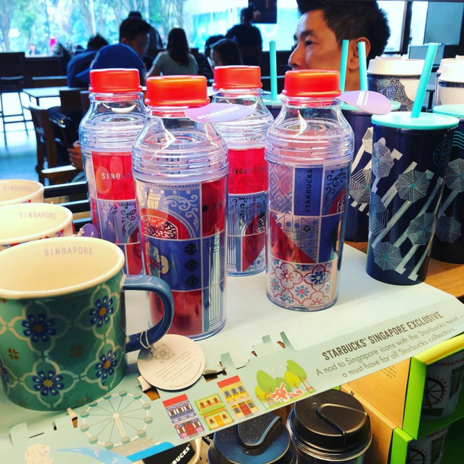 プラナカンタイル柄のアイテム