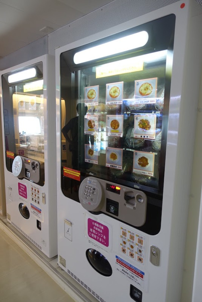 オートレストランの自動販売機