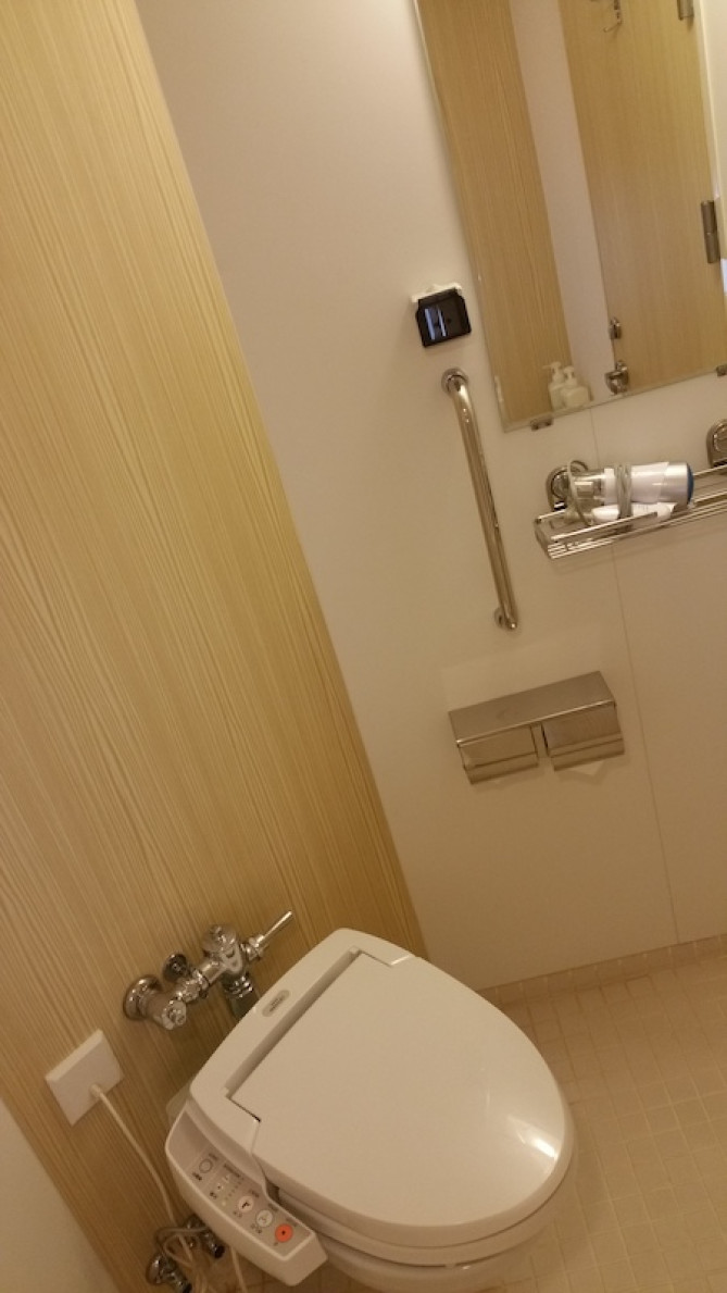 バスルーム内のトイレ