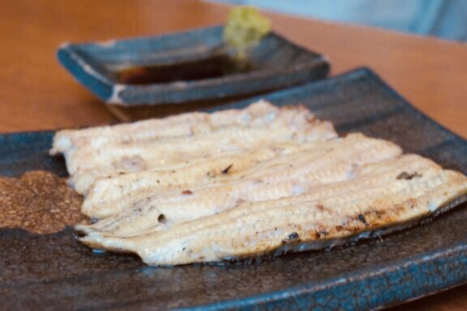 色川は鰻重のほか白焼きも人気