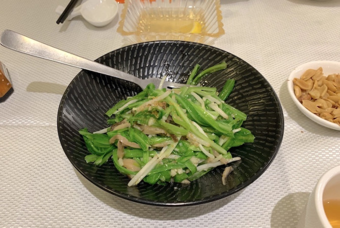 チャイニーズチャイブみじん切りにんにく炒め