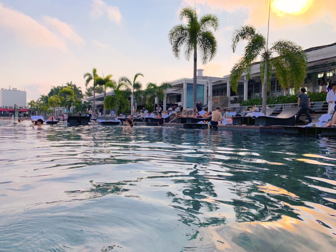 マリーナベイサンズのプール