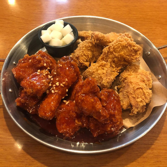 bbqチキンのヤンニョムチキン×黄金オリーブチキン