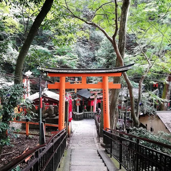 伏見稲荷大社のある稲荷山