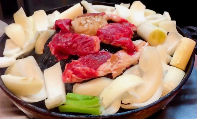 北海道 ジンギスカンの名店8選 昭和レトロな店内で美味しいラム肉を堪能しよう