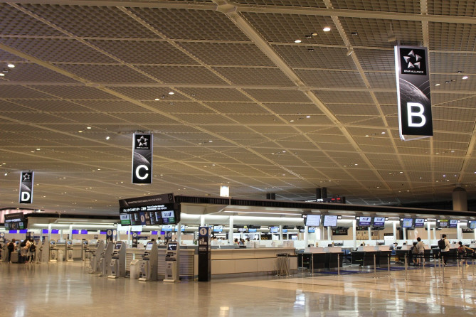 成田空港出発ロビー