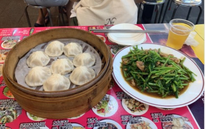 小籠包と青菜の炒めもの見た目も味もGOOD