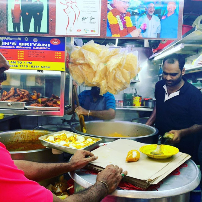 テッカセンター1階にあるホーカーセンターのインド料理