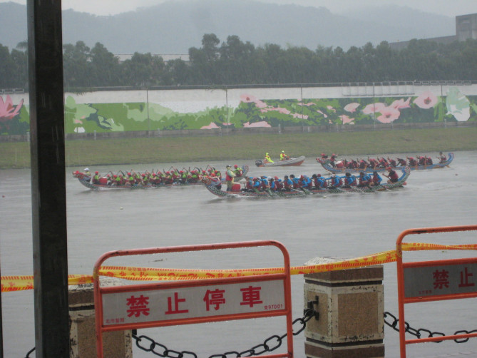 迫力満点ドラゴンボートレース