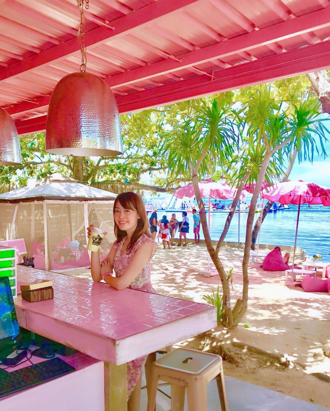 ハッピービーチのプールバー