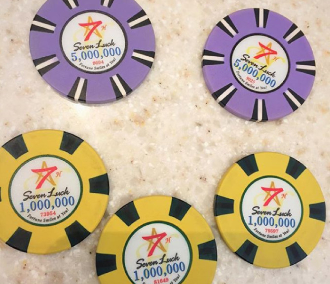 セブンラックカジノ店のゲームの際、お金の代わりとなるチップ