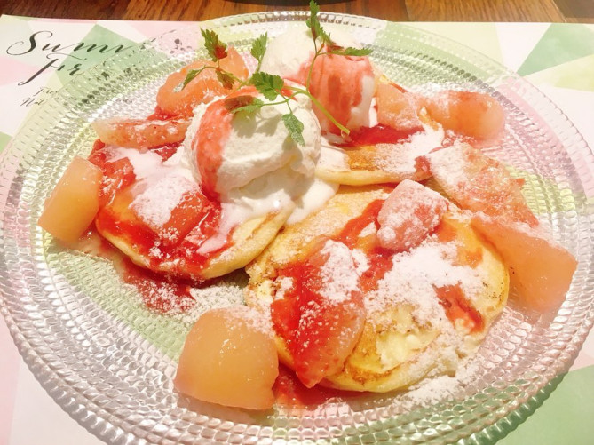 白桃とグレープフルーツのパンケーキ