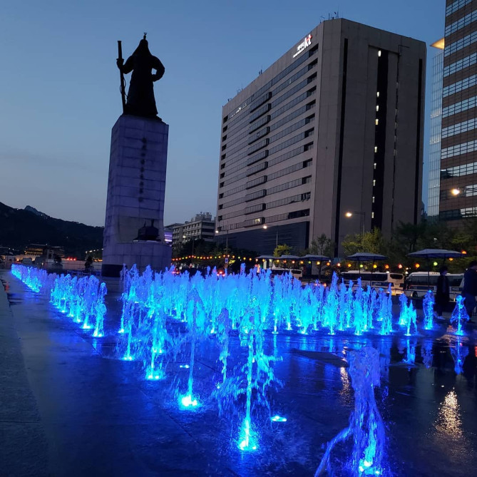 美しく演出された噴水ショー