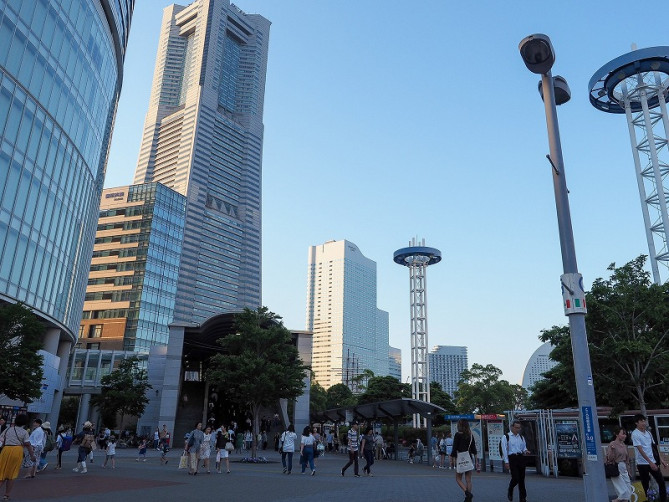 みなとみらいの中でもタワーやホテルなどが立ち並ぶ桜木町付近
