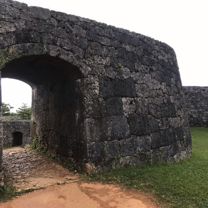 沖縄に現存する最古のアーチ門