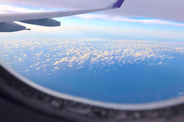 【ハワイ】飛行機でのフライト時間はどのくらい？機内での過ごし方、時差ボケ対策、持ち物も！