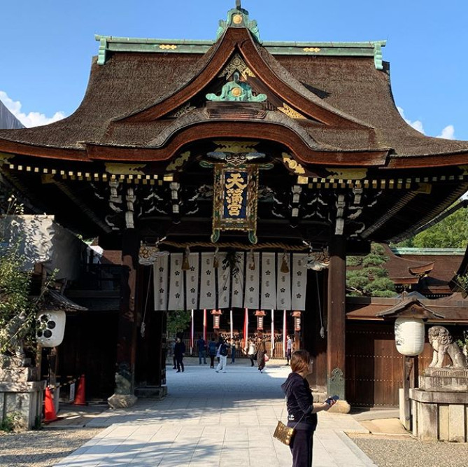 星が欠けている「三光門」