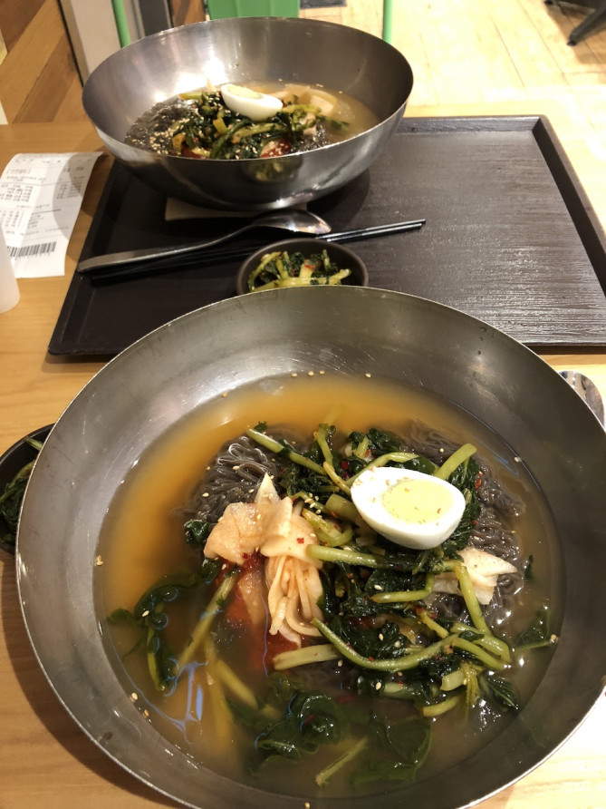 仁川空港フードコートの冷麺