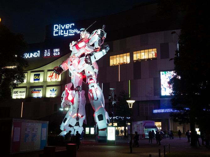 ライトアップしたガンダム