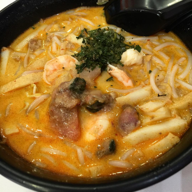 超有名店の328カトンラクサ