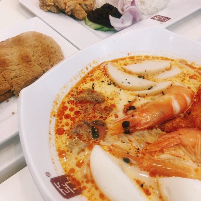 ヤクンカヤトーストのラクサ