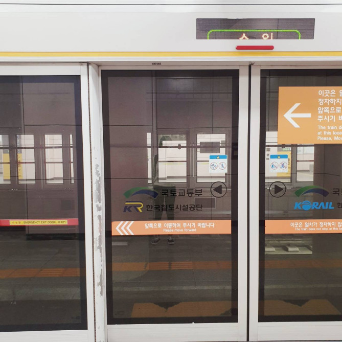 地下鉄のホームドア