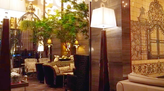 カフェ＆ダイニング ゼルコヴァ