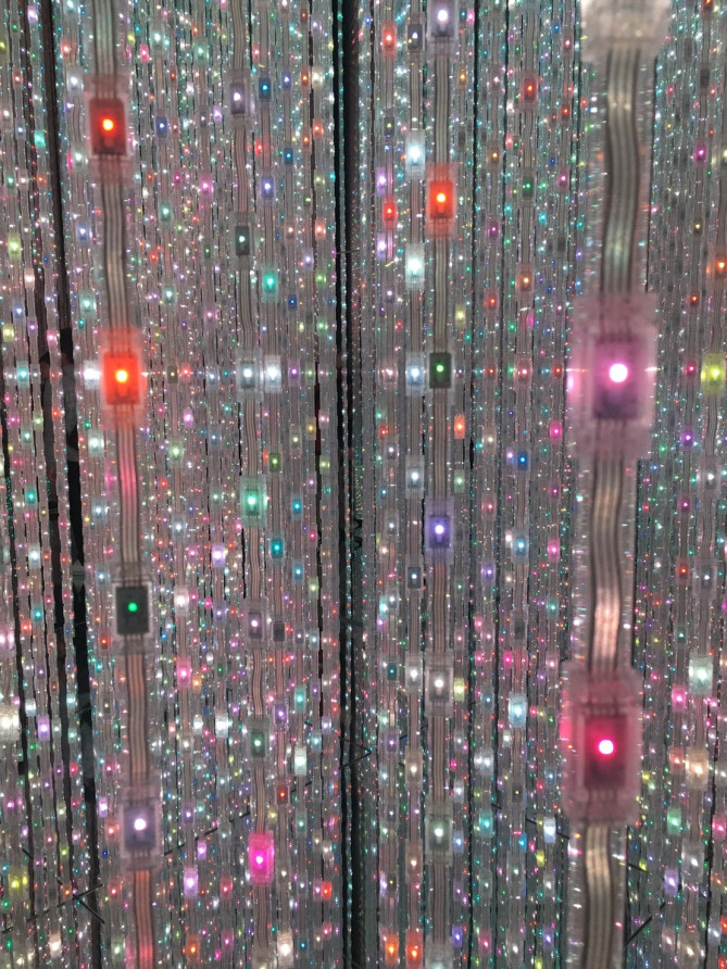 「Wander through the Crystal World」
