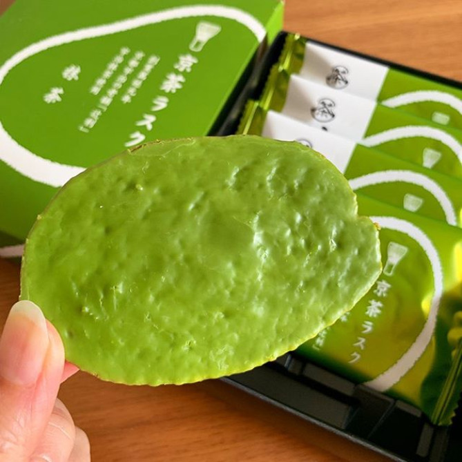 辻利にはお土産にしやすいスイーツも豊富です！