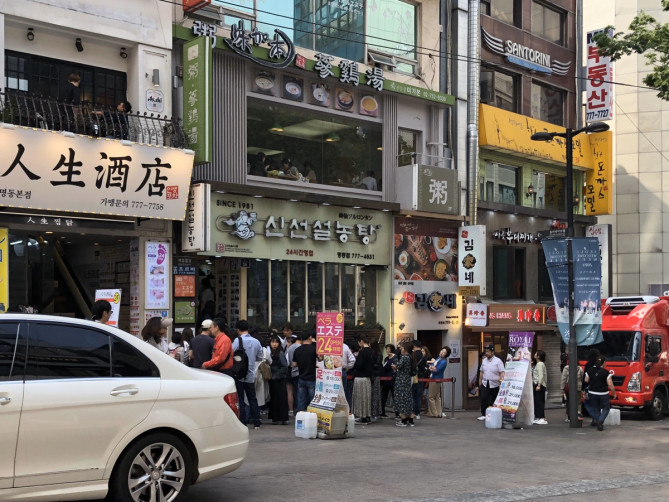 ソウルの中心部・明洞の様子