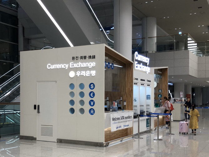 空港内の両替所