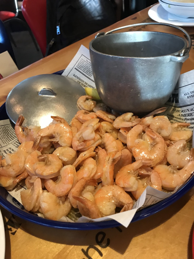 バケツいっぱいのエビ・オリジナル画像