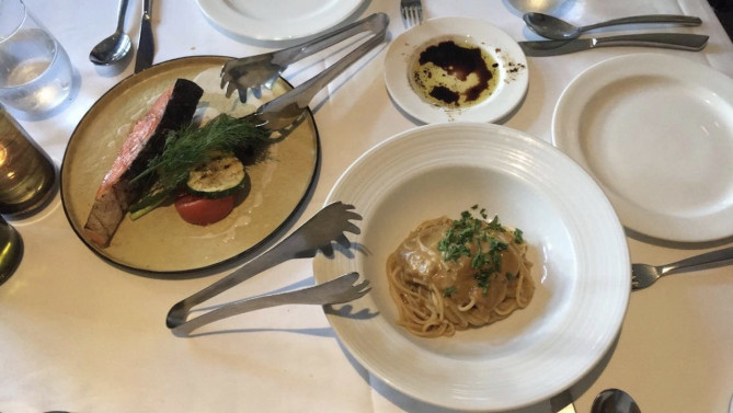 うにパスタとサーモンのグリル