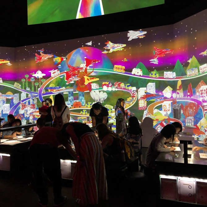 自分が描いた絵が街の一部になる作品