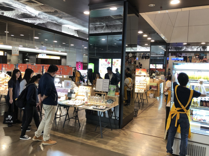 台湾の雑貨コーナーはいつも人がたくさん