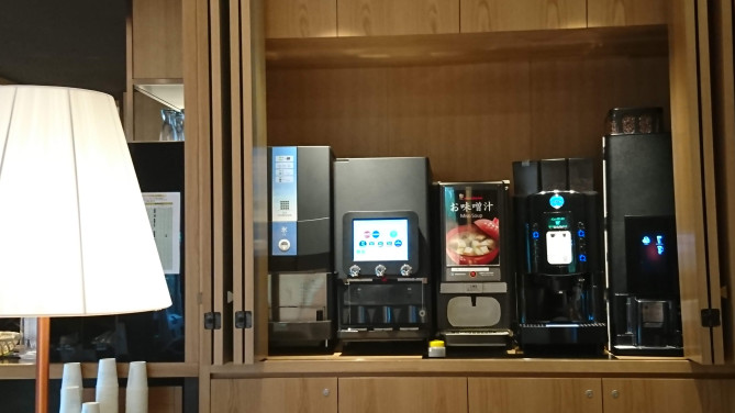 味噌汁とドリンク