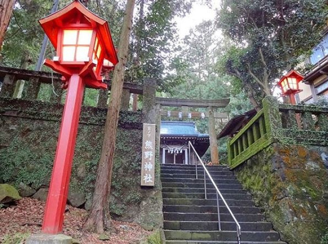 宮ノ下の温泉の神が眠る「熊野神社」
