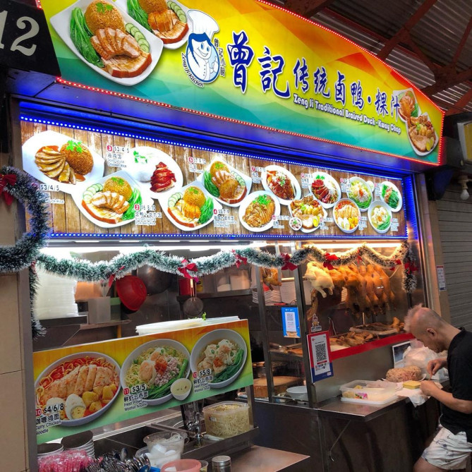 小さな飲食店が集まるホーカーズ