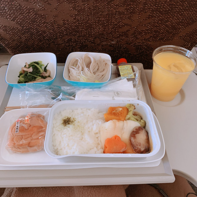ガルーダインドネシア航空の機内食(白身魚)