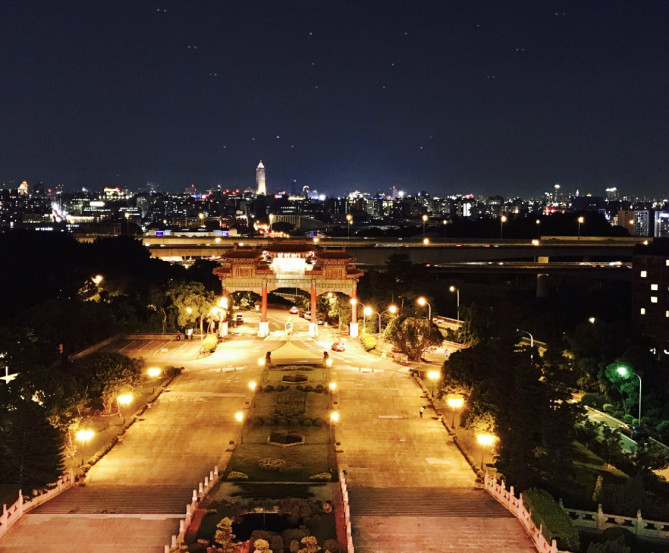 夜のバルコニーからの景色 
