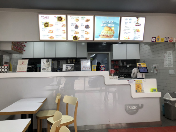 Isaacトーストのカウンター