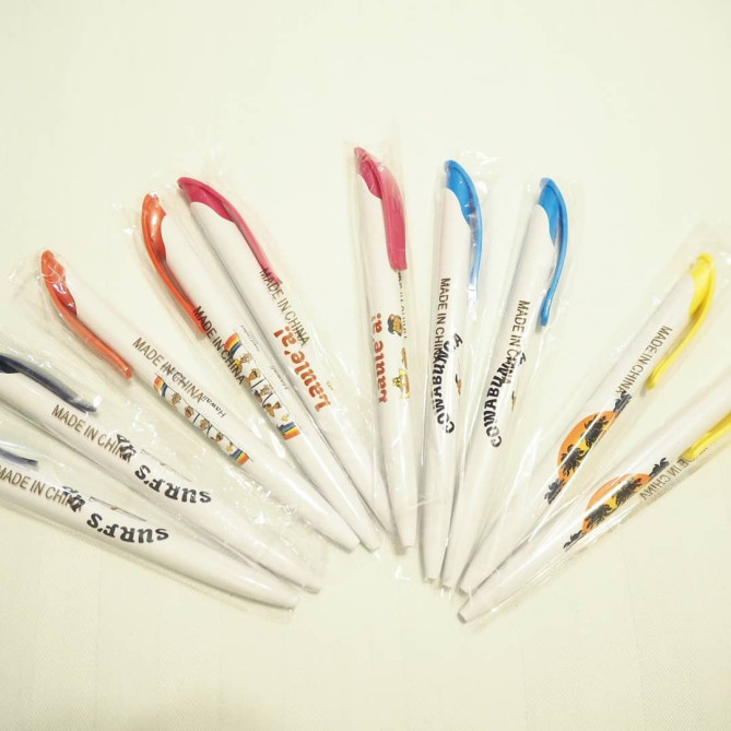 モニ・ホノルルの日焼けスヌーピーのボールペン