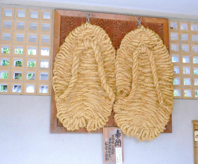 大仏様用の巨大わらぞうり